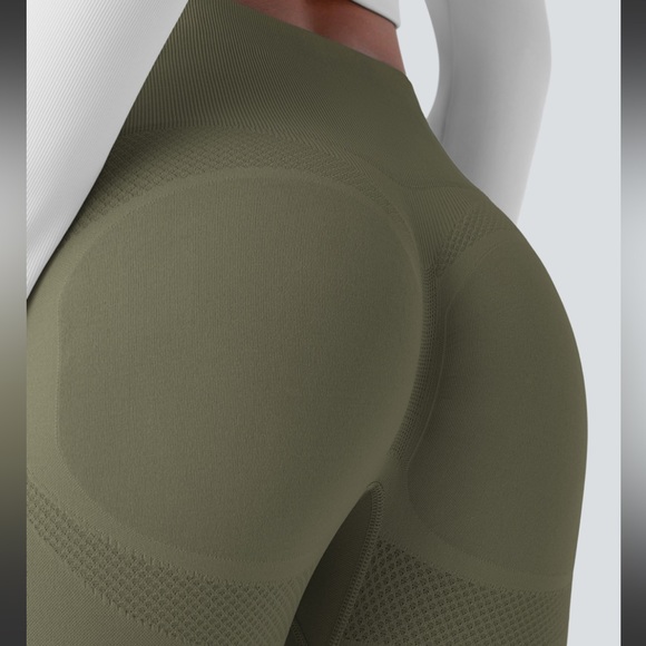 HALARA Seamless Flow High Waisted Tummy Control Butt Lifting Leggings L *New!* - Picture 4 of 6